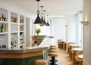 a bar in a restaurant with stools at Hôtel Noucha in Paris