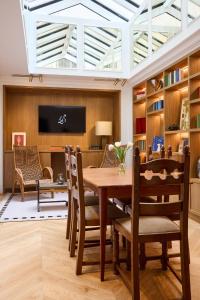 a dining room with a table and chairs at Hôtel Noucha in Paris