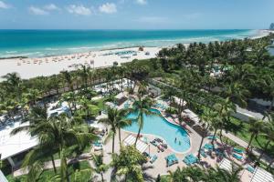 
a beach filled with palm trees and palm trees at Riu Plaza Miami Beach in Miami Beach
