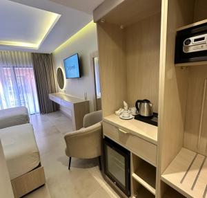 TV a/nebo společenská místnost v ubytování Petra Palace Hotel
