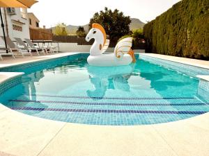 Der Swimmingpool an oder in der Nähe von Villa Gotmar