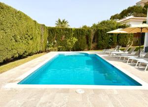 Der Swimmingpool an oder in der Nähe von Villa Gotmar