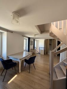 Photo de la galerie de l'établissement Duplex centre bourg à 5min des plages, à Plouguerneau