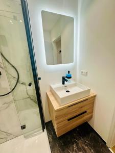 a bathroom with a sink and a shower at Ferienstube Norderney in Norderney +21 photos