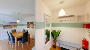 a dining room with a table and blue chairs at Berner Bude 5, 3SZ, 6P, TV, Wlan in Hamburg