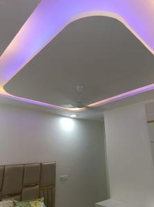 Un pat sau paturi într-o cameră la 2 BHK Dreamy Nest With Private Pool
