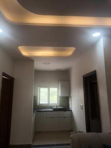 Imagine din galeria proprietății 2 BHK Dreamy Nest With Private Pool în Greater Noida