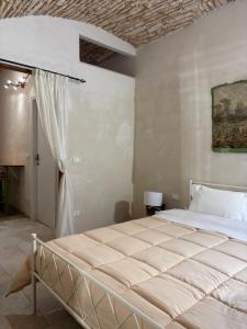 a bedroom with a large bed in a room at 17 per 2 in Martina Franca