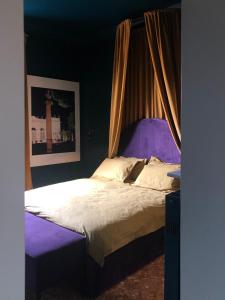 Postel nebo postele na pokoji v ubytování Testaccio Room in Rome