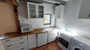 Η κουζίνα ή μικρή κουζίνα στο Gîte la petite maison