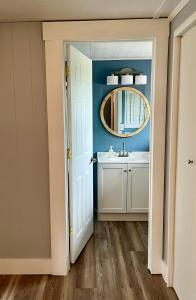 Fotografie z fotogalerie ubytování Peaceful home right on the lake! v destinaci Macy