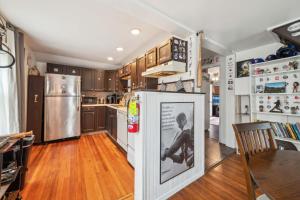 Photo de la galerie de l'établissement Cozy Milford Cottage on Half Acre w Deck & Grill, à Milford 17 autres photos