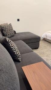 a couch and a coffee table in a living room at نزل براندي in Quai