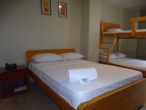 Uma cama ou camas num quarto em Hotel Onix Gold