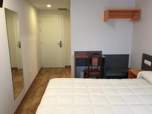 Postel nebo postele na pokoji v ubytování Hostal Siglo XIX