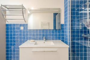 Koupelna v ubytování Élégante Maison T4 avec Terrasse Vue Rhône + 24 fotografií