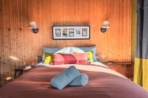 The Fat Fox Lodge, Morzine客房内的一张或多张床位