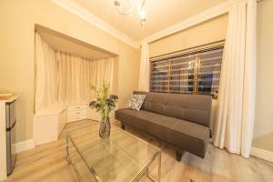 Fotografie z fotogalerie ubytování Room 4 - LEO Sky Guest House v destinaci Simondium