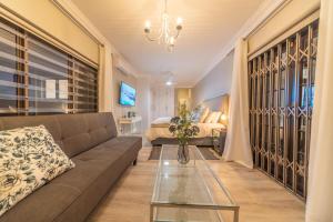 Fotografie z fotogalerie ubytování Room 4 - LEO Sky Guest House v destinaci Simondium