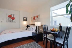 Foto da galeria de A Float Home B&B in Fisherman’s Wharf em Victoria