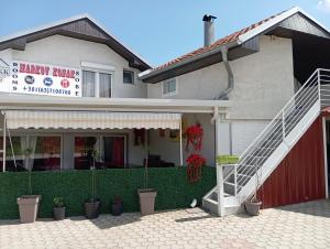 Budova, kde se motel nachází