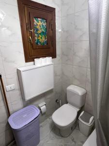 Et badeværelse på Red Sea Breeze, Modern 1BR in Hadaba, Sharm El-Sheikh + 41 billeder