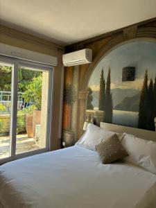 Postel nebo postele na pokoji v ubytování Hôtel L'Escale Au Soleil + 37 fotografií