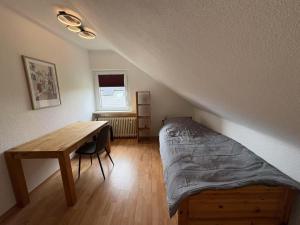 a bedroom with a bed and a wooden table at LiFarm HVT in Halvestorf