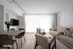 Luxury Apartments And Studios At Sea Side By Rently的电视和/或娱乐中心