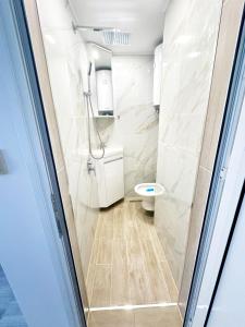 Ένα μπάνιο στο Luxury apartment in the super center of Burgas