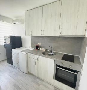 Η κουζίνα ή μικρή κουζίνα στο Luxury apartment in the super center of Burgas