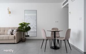 Luxury Apartments And Studios At Sea Side By Rently的休息区