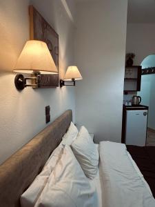 Postel nebo postele na pokoji v ubytování Studios Souropanis