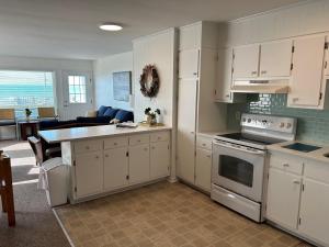 Kuchyň nebo kuchyňský kout v ubytování Eastside Duplex