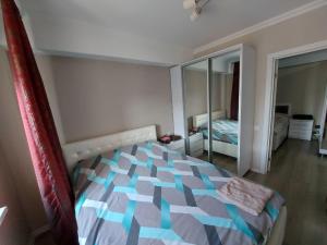 Postel nebo postele na pokoji v ubytování Уютная квартира в центре города