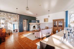 Χώρος καθιστικού στο Majestic Manor Gardens An Elegant Private Retreat