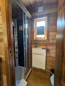a small bathroom with a shower and a sink at Tinyhouse Sabrina in Papenburg
