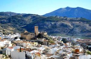 a view of a town with mountains in the background at Vivienda rural en Pegalajar in Pegalajar