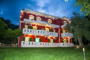 Budova, kde se aparthotel nachází