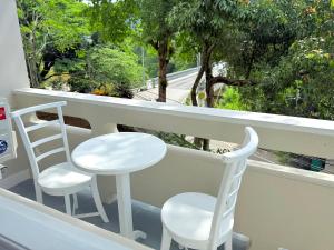 Rõdu või terrass majutusasutuses Avalong Resort by Malwatta