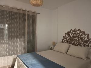 a bedroom with a bed and a window at Recidencial Cruz del Mar "Duplex Villa Amanecer" in Chipiona +55 photos
