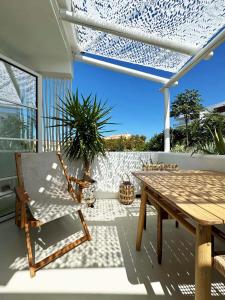 Balkón nebo terasa v ubytování Stories Jàvea - Cosy Boho apartment El Arenal - Toplocation - 250m from the beach!