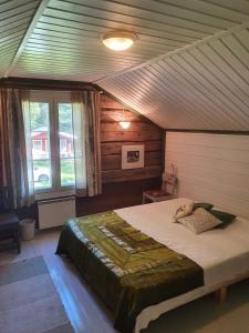 a bedroom with a large bed in a attic at Villa Lahtela in Kajaani