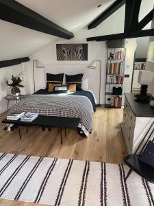 Кровать или кровати в номере Confort et raffinement au cœur du 6ème