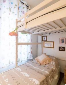 A bed or beds in a room at Central Apartment in Trastevere