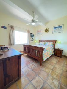a bedroom with a bed and a ceiling fan at El Ojo del Mar - Las Conchas in Puerto Peñasco