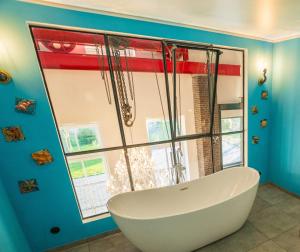 a bath tub in a bathroom with a window at Loft Pumpensaal im historischen Wasserwerk Tecklenburg 150qm Außergewönliches Erlebnis in Tecklenburg