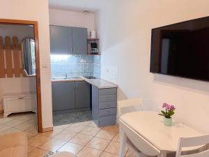 Dapur atau dapur kecil di Apartman 2