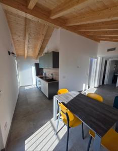 Η κουζίνα ή μικρή κουζίνα στο Al Laghetto apartment - Como Lake