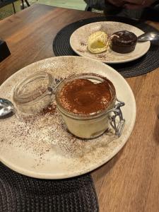 호텔 내부 또는 인근 먹을 거리